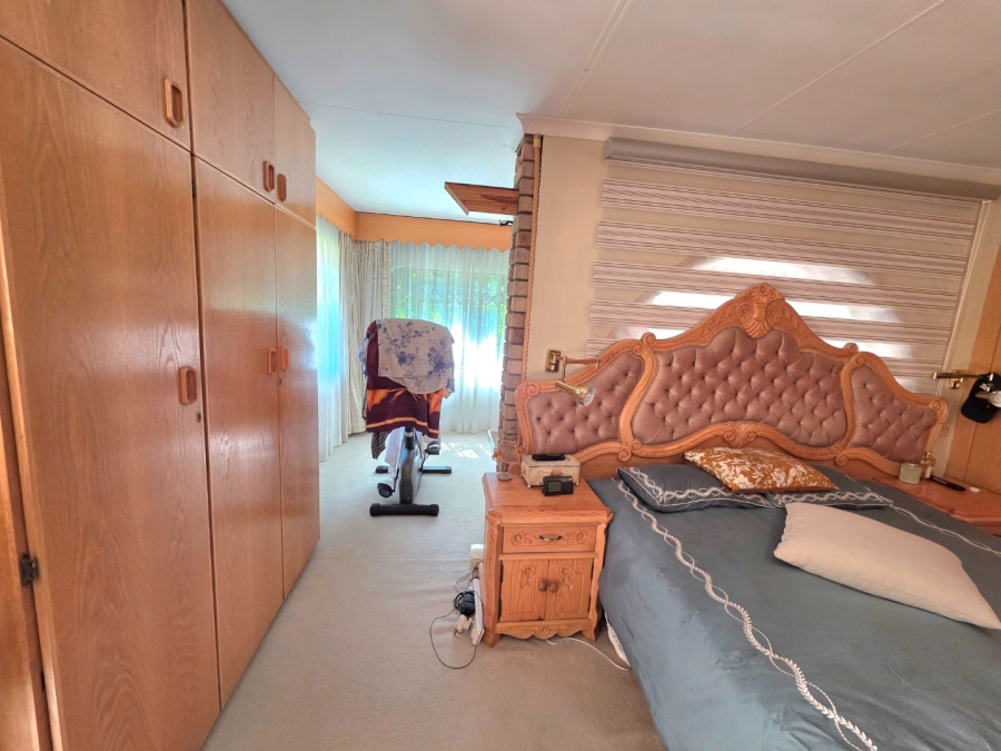 5 Bedroom Property for Sale in La Provance Free State